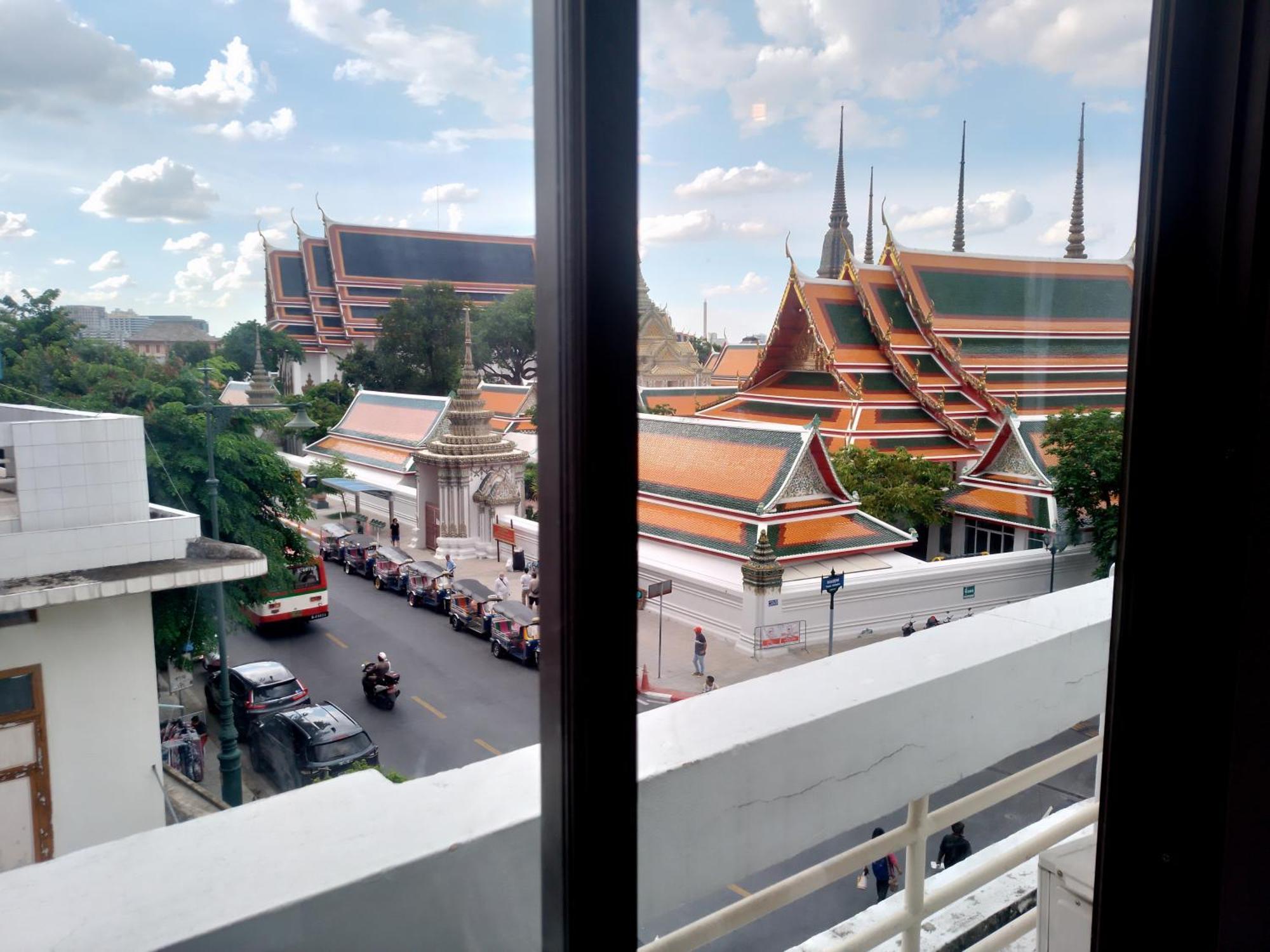Chetuphon Gate Hotel Bangkok Exterior photo